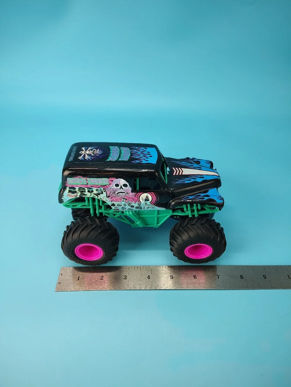Monster Jam Grave Digger Nitro Neon Monster Truck 1:24 (With Remote) Works VG